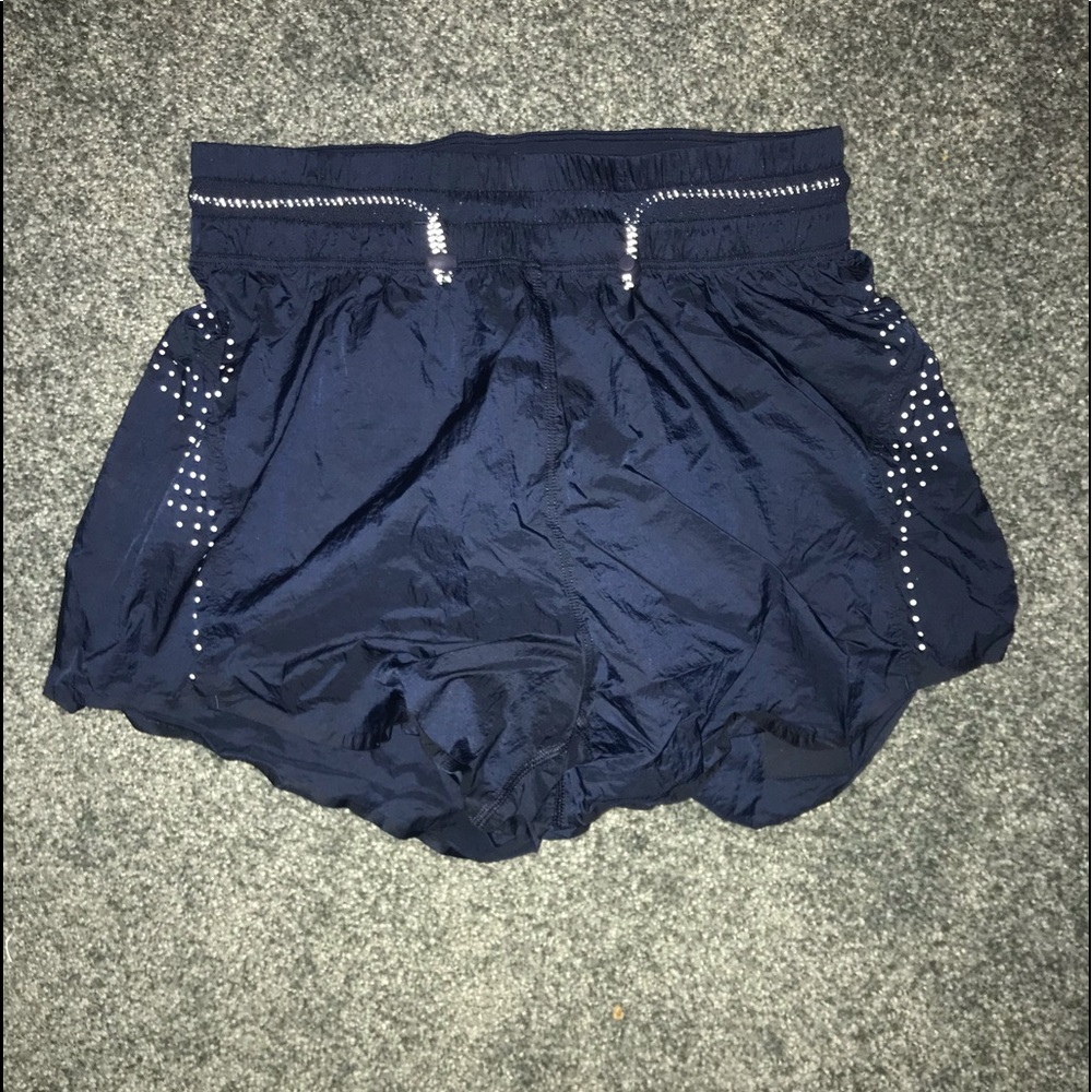 lulu dark blue shorts, reflective, NWOT, size 6